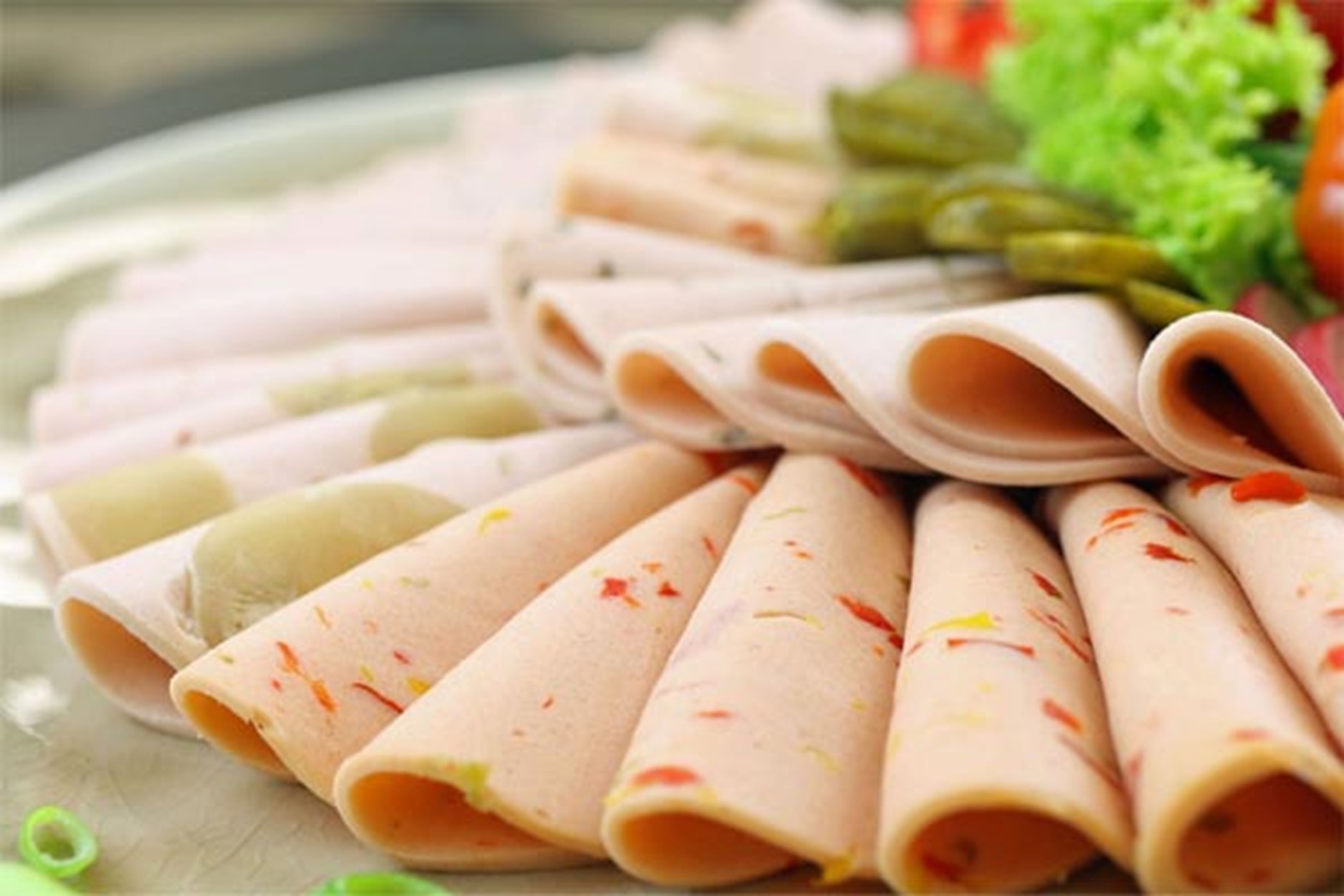 Hybrid sausages with meat and vegatables